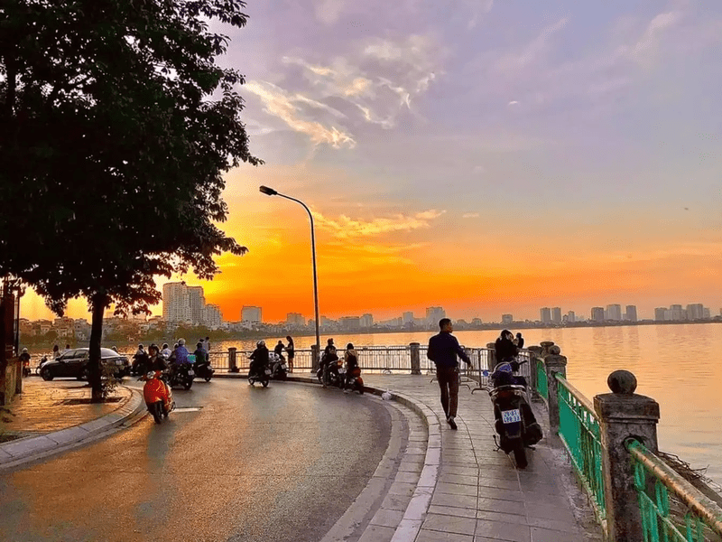 Golden Hour on the Water: The Ultimate Guide to a Hanoi West Lake Sunset Cycling Tour